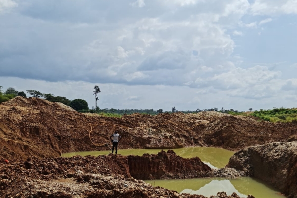 mining072EE14ABD-CDD8-C48D-2F7C-7184B46D2198.jpg